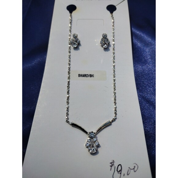 Angel shaped Swarovski crystal necklace and earring set - Picture 2 of 5